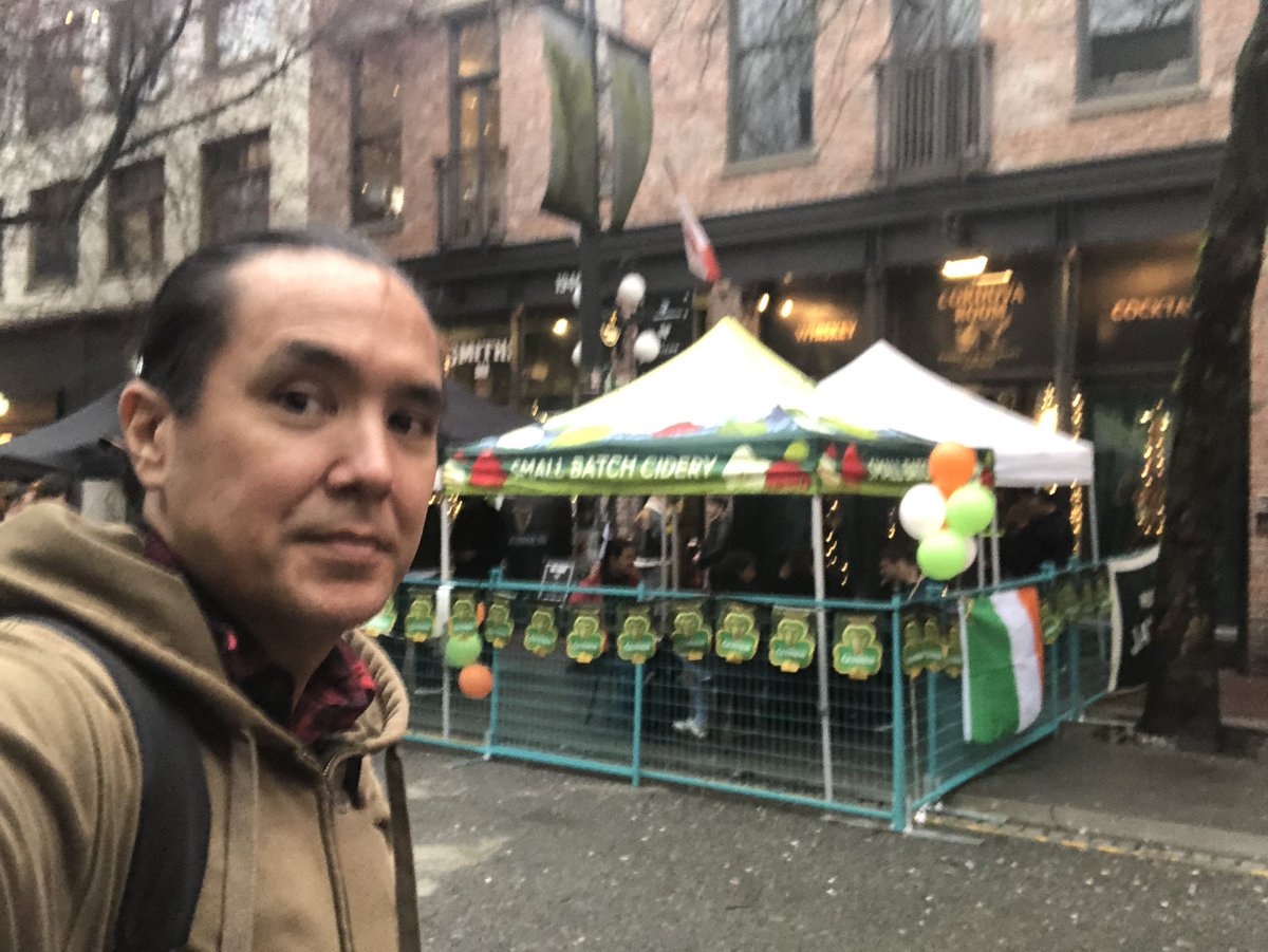 DOC604's tweet image. #SaintPatricksDay 2026 gig at #SMITHSinGastown March 17 2026
Part 2: a few pic’s out front &amp;amp; video from onstage when the pipers played through AND my #StPaddysDay #setlist! #davidcappermusic #publife #playinglive