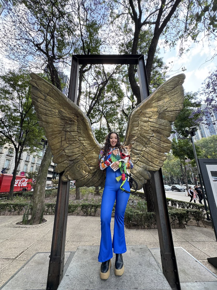 By.luaambriz tweet media