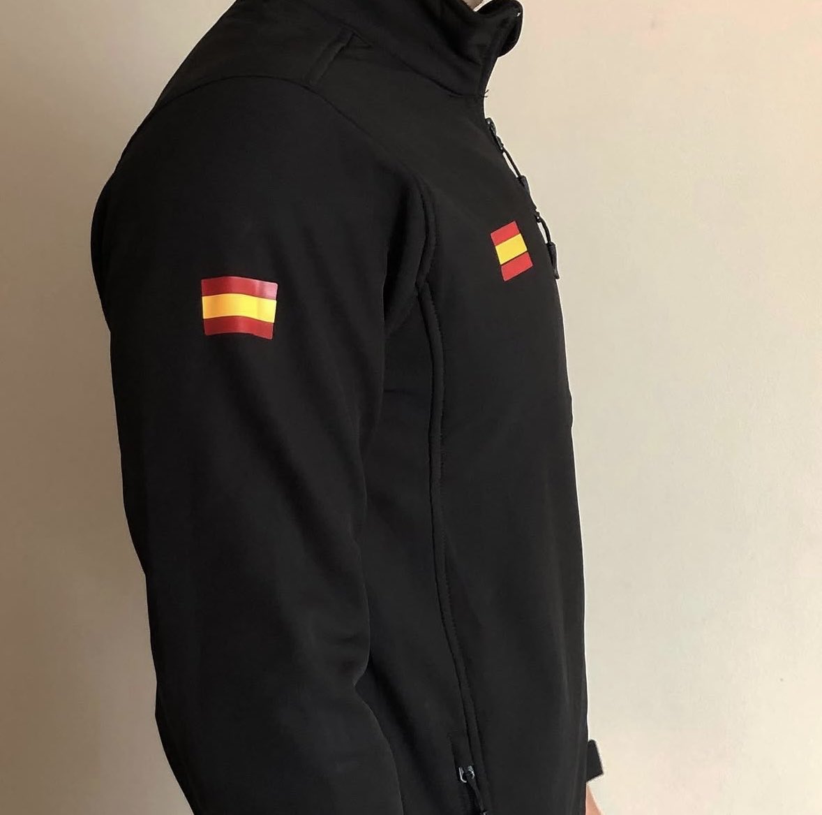 PlanetMadrid_'s tweet photo. 🔥 ¡Nueva chaqueta disponible! 🔥

Personalízala a tu gusto: nombres, logos, números o el diseño que quieras. Perfecta para equipos, peñas, empresas o para llevar algo único.

📩 Escríbenos por DM y te contamos todos los detalles.
#Personalización #Streetwear #Equipaciones https://t.co/tm3kkp2aJF