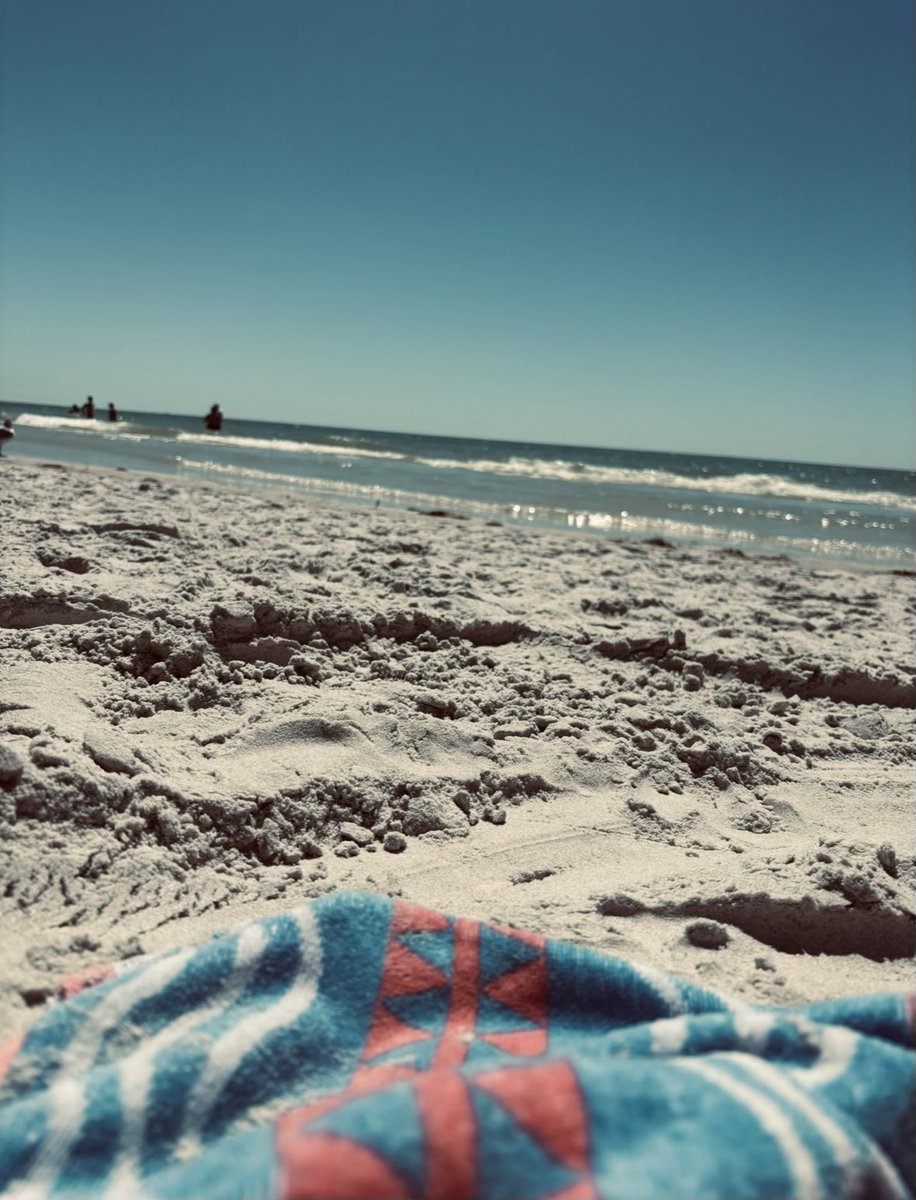 ꧁ basicbeach ꧂ tweet media