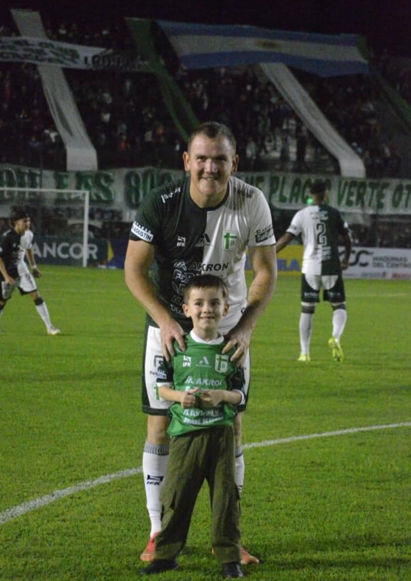 Cuanta falta nos hacia un 9 de jerarquía, con presencia y que garantice goles?
Mi 9 CARAJO😍