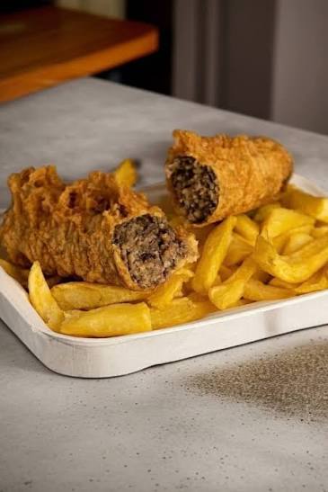 Fred7266's tweet photo. #12hSebringFrance
Si @adripaviot aime la nourriture frite, il doit aller en Ecosse! Ils font frire tout et n’importe quoi. De la pâte à pizza, des barres chocolatées, les Haggis https://t.co/f92uG6jToT