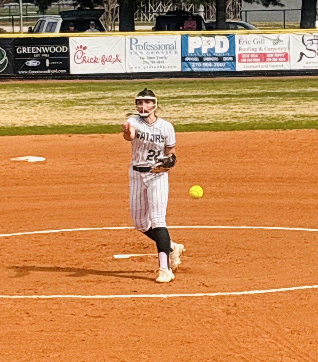 Gwood_softball's tweet photo. Lady Gators with a 9-0 win over Muhlenberg in our home opener today! 🐊 Macie Murray with a solo and a 3 run homer. 💣💣 Lillian Freeman with a solo and 2 run homer. 💣💣 Raelie Potter pitched a complete game shutout in the circle. ⭕️ 
@Maciemurray_ @lillianfreeman_ https://t.co/2Rn5rlsWJh