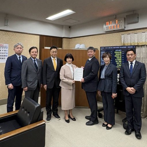 伊豆美沙子宗像市長さんと岡本陽子宗像市議長さんを財務省と総務省にご案内。
宗像市は既に市単独で排水ポンプを設置し被害を軽減。
今後は更なる排水ポンプの新設と、抜本的対策としてJR赤間駅周辺及び東郷小学校と宗像中学校・高校の間に、調整池の整備が必要。
必ずやお役に立ってまいります。 