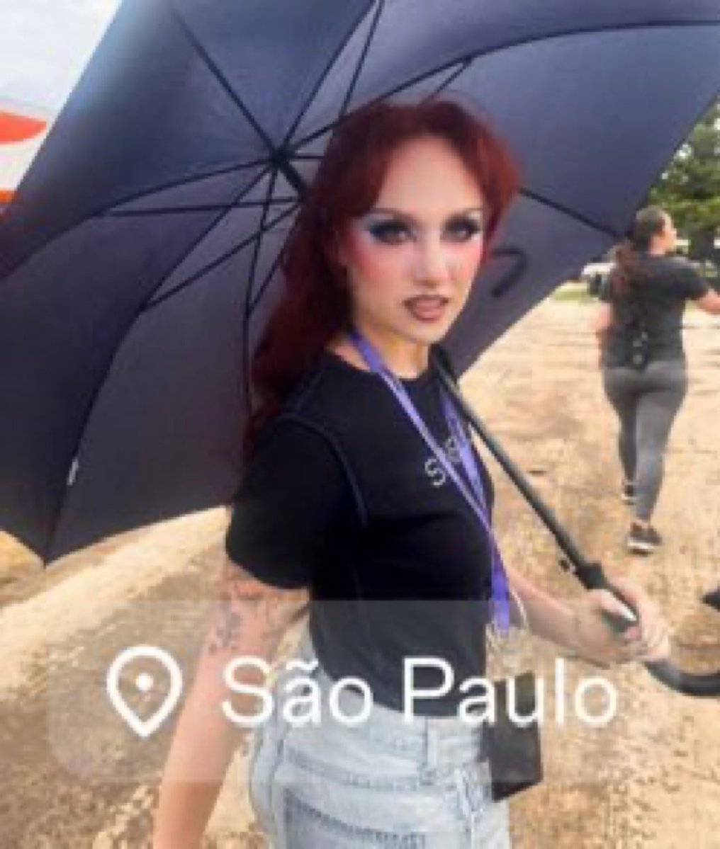 Multishow tweet media