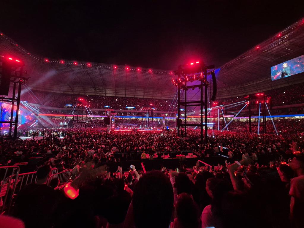 raresinais's tweet photo. CASA CHEIA CARALHO! bora pro próximo estádio 💋 https://t.co/o9gTIDVBSJ