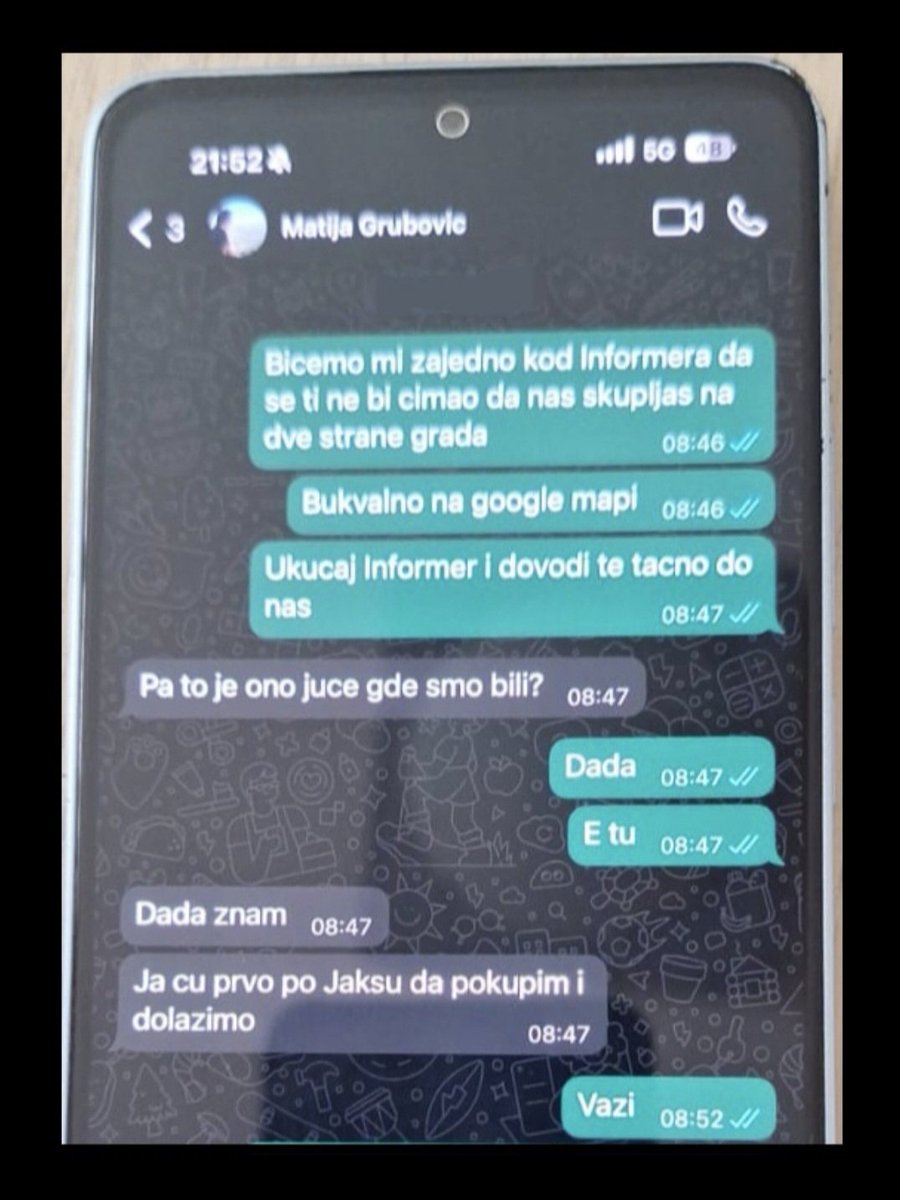 Nepobediva_77's tweet image. Otkriven je i glavni nalogodavac SNS-a na Pravnom fakultetu UBG - student prodekan Petar Vujčić. 

Studenti na Pravnom pričaju da su u studentskim grupama objavljena njegova dopisivanja sa sinom DJV-a kao i njegovi planovi kako će da napreduje preko SNS-a u BEKOP-u, tako što će