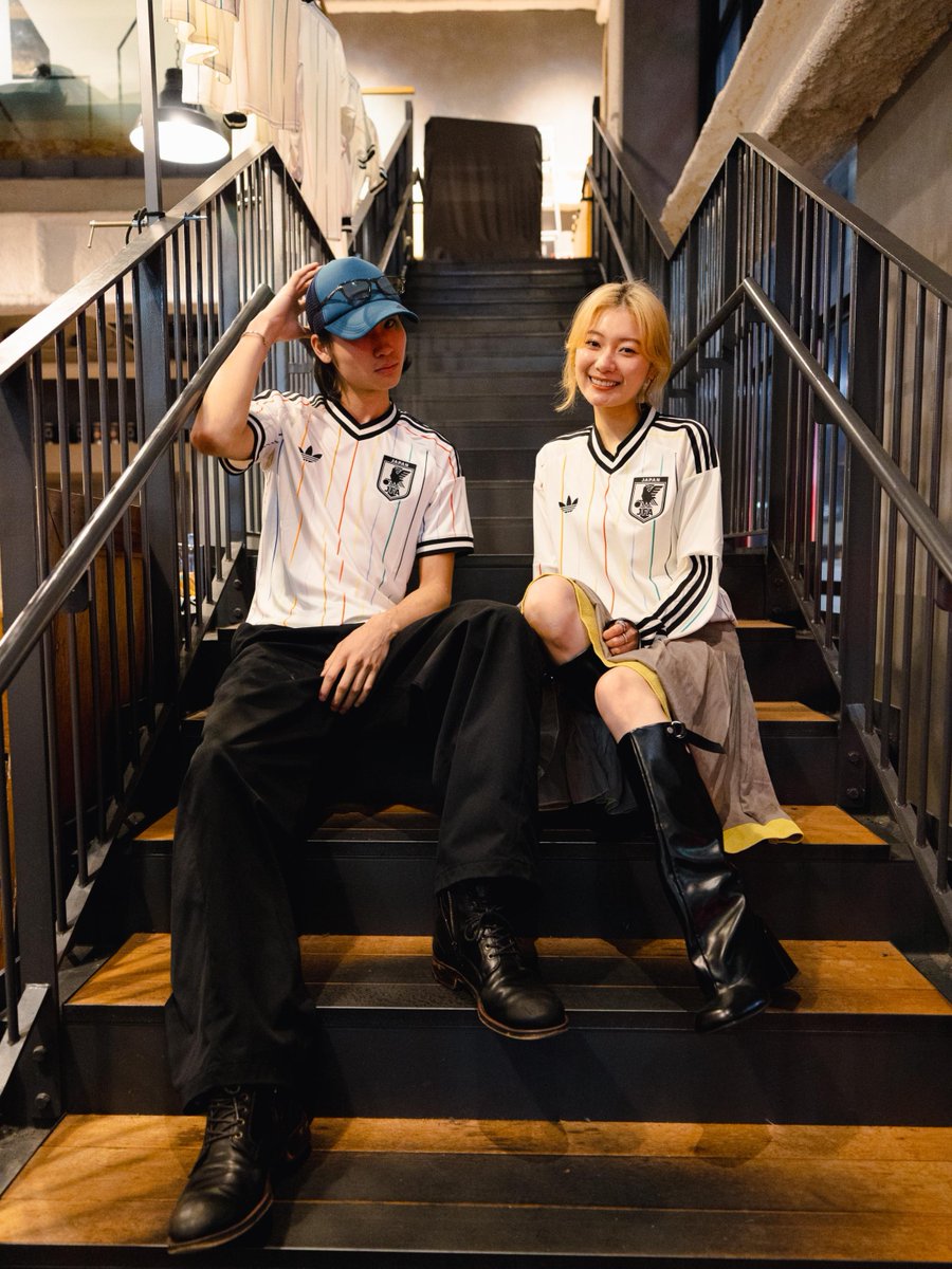 サッカー日本代表 2026 アウェイ ユニフォームが、カルチャーの街・下北沢でスタイルへと変わる。​

​それぞれの自由な個性とユニフォームが重なり、さまざまなスタイリングが生まれた2日間。​

adidas is the OFFICIAL SUPPLIER of the Japan National Team