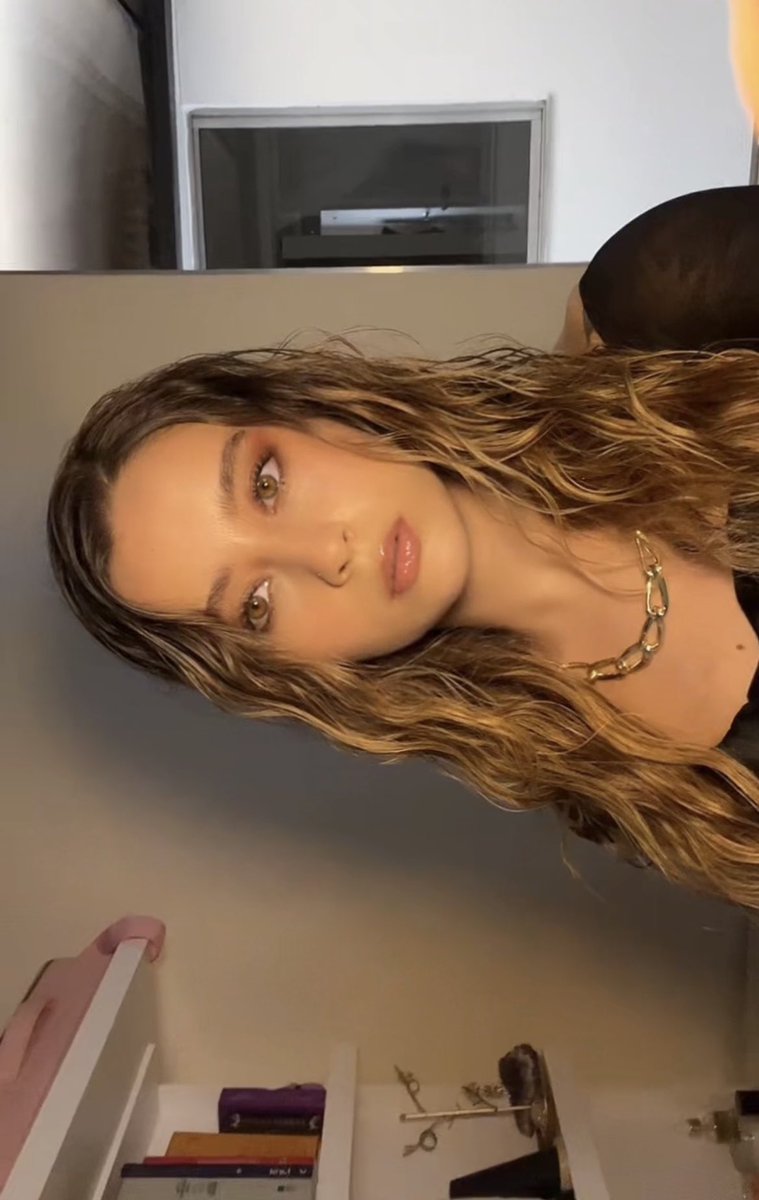 𝒜.🐝 tweet media