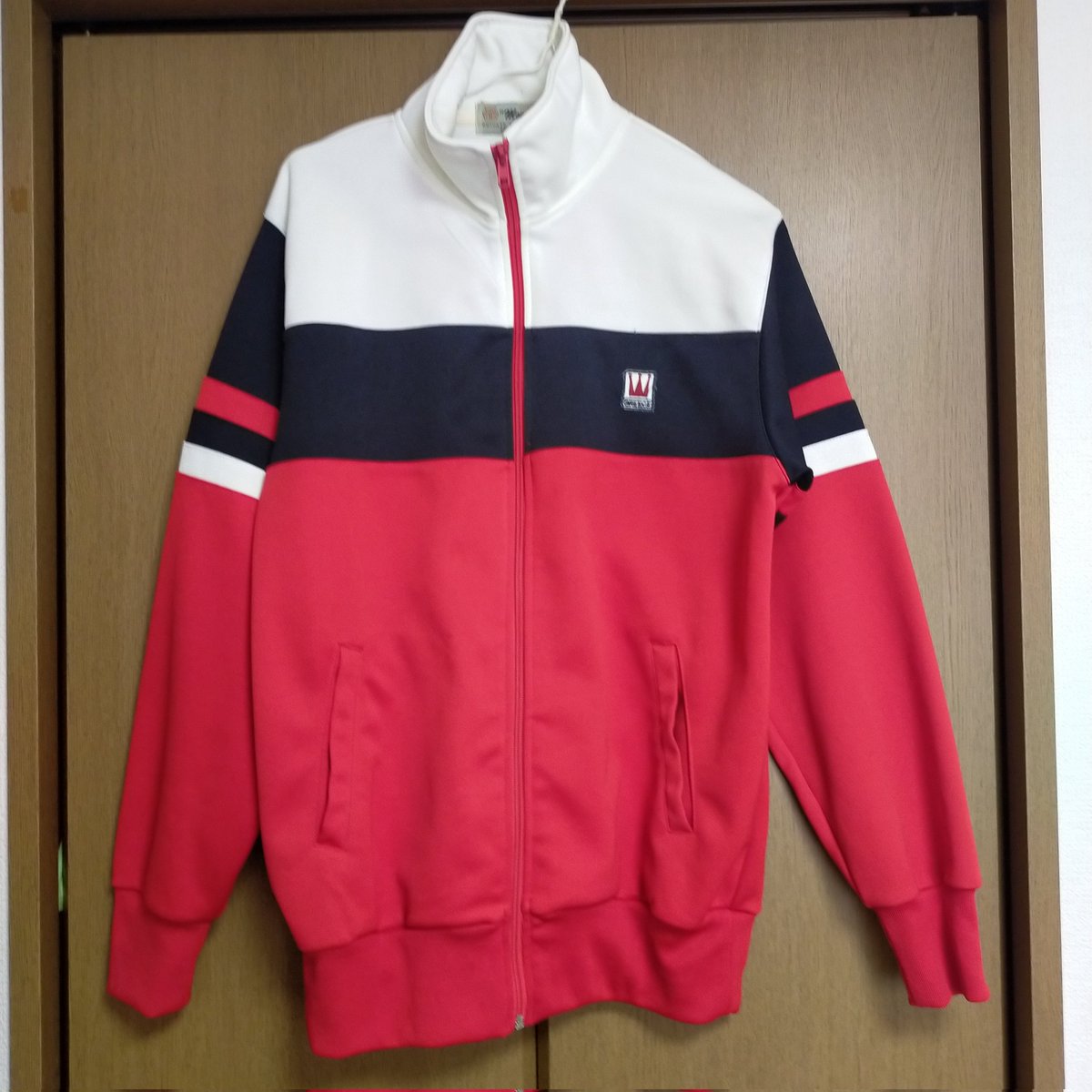 Uz7Dy3Y25ZlgtIK's tweet image. [メルカリ] Morvenpick モーベンピック/赤白黒 トラックジャケット/M size ¥4,500
招待コード【YHVRPU】でアプリから新規会員登録すると500円分お得に購入できます。
#movenpick
jp.mercari.com/item/m17554142…