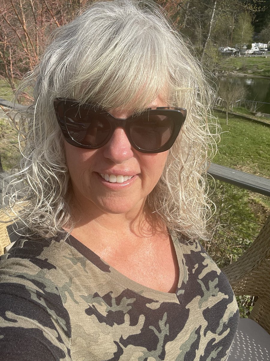 Tina E 😎 tweet media