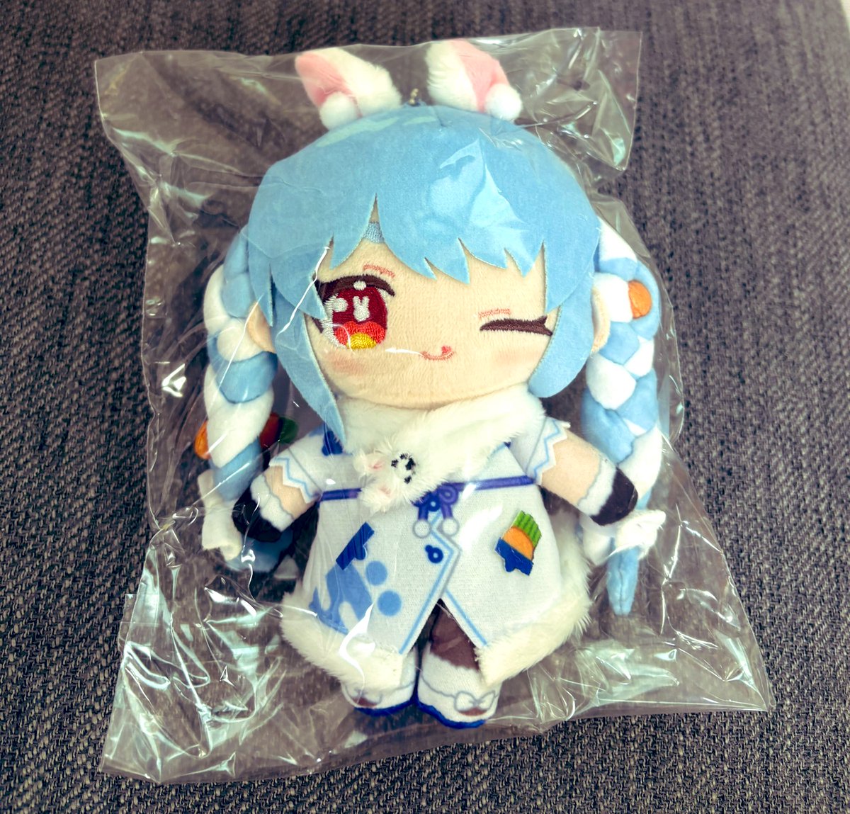 emachu_i's tweet photo. ぺこらの6周年グッズのぬいぐるみキーホルダー届いたー！！
このクオリティで3000円はめっちゃいい！初めてホログッズ買ったけど買って良かった☺ https://t.co/zNPjBIsKbT