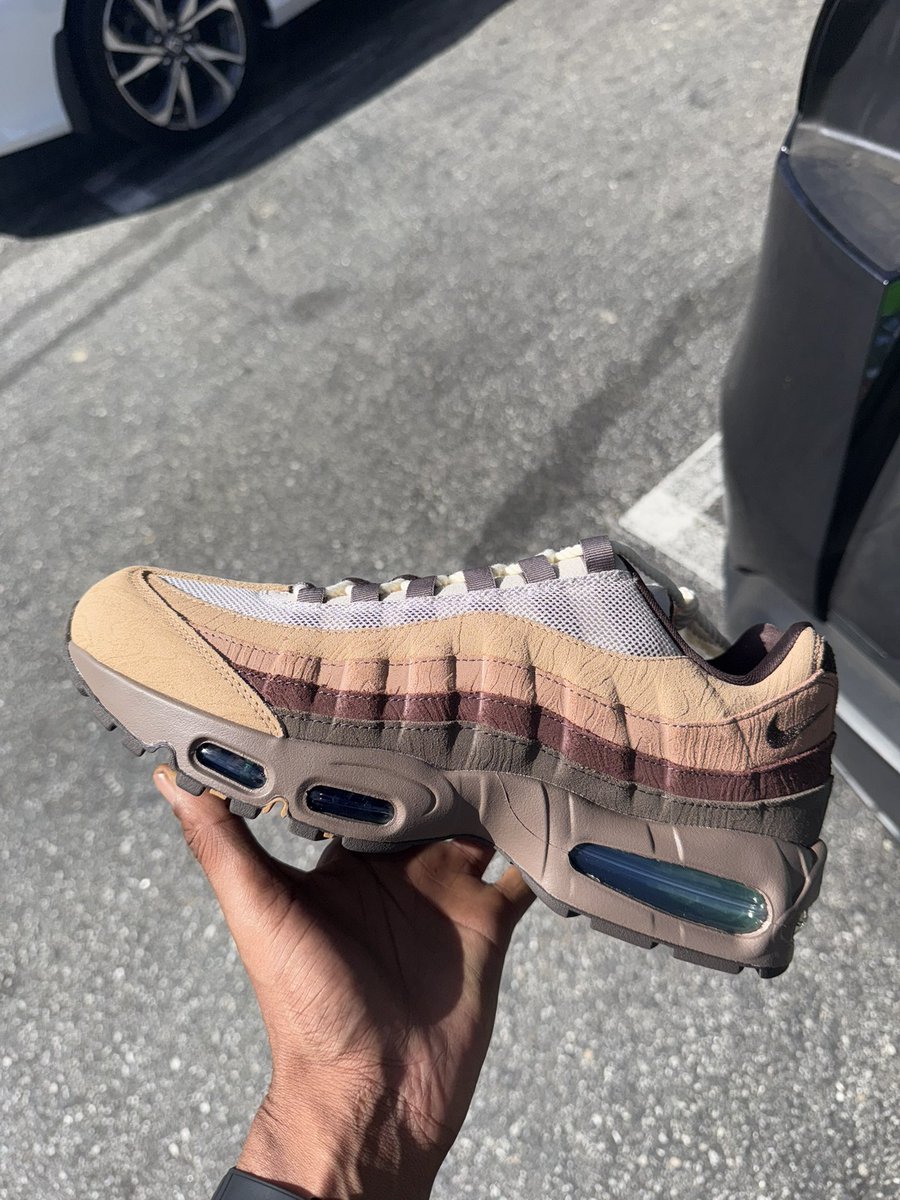 10 toes 🏃🏾‍♂️💰 tweet media