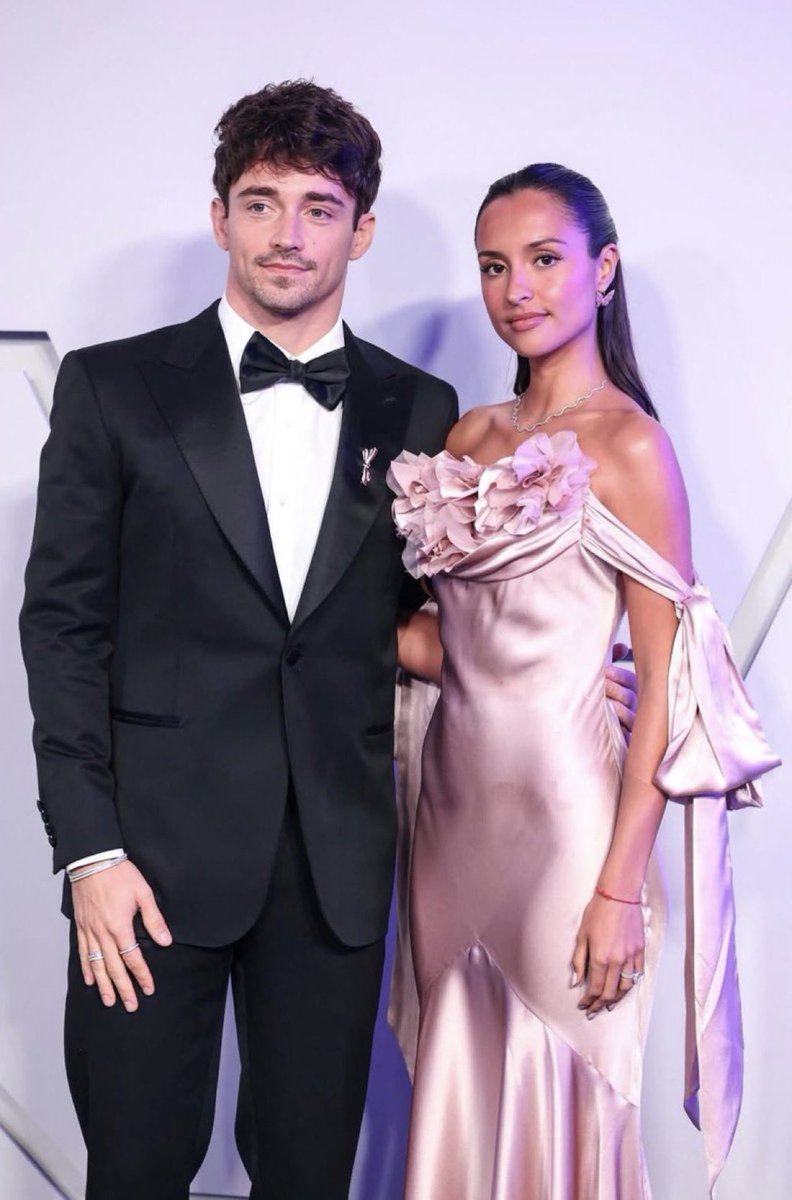 laura¹⁶⁵⁵ tweet media