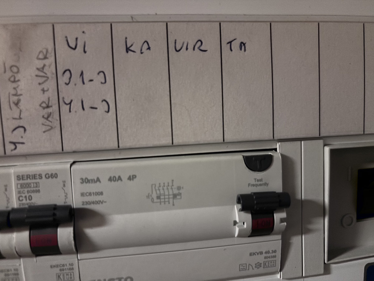 pHinnWeb tweet media