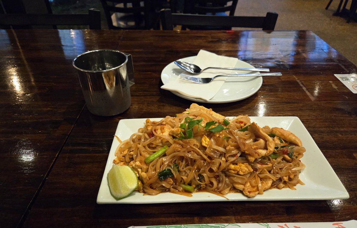 R4DAME's tweet photo. omad ~320 calories since I ate half https://t.co/y1nycdR6o6