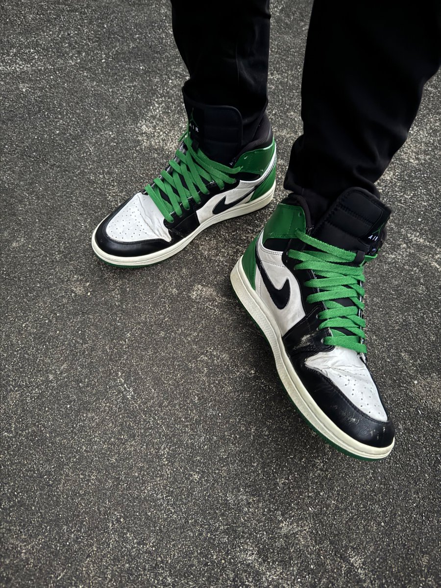 sneaker like tweet media