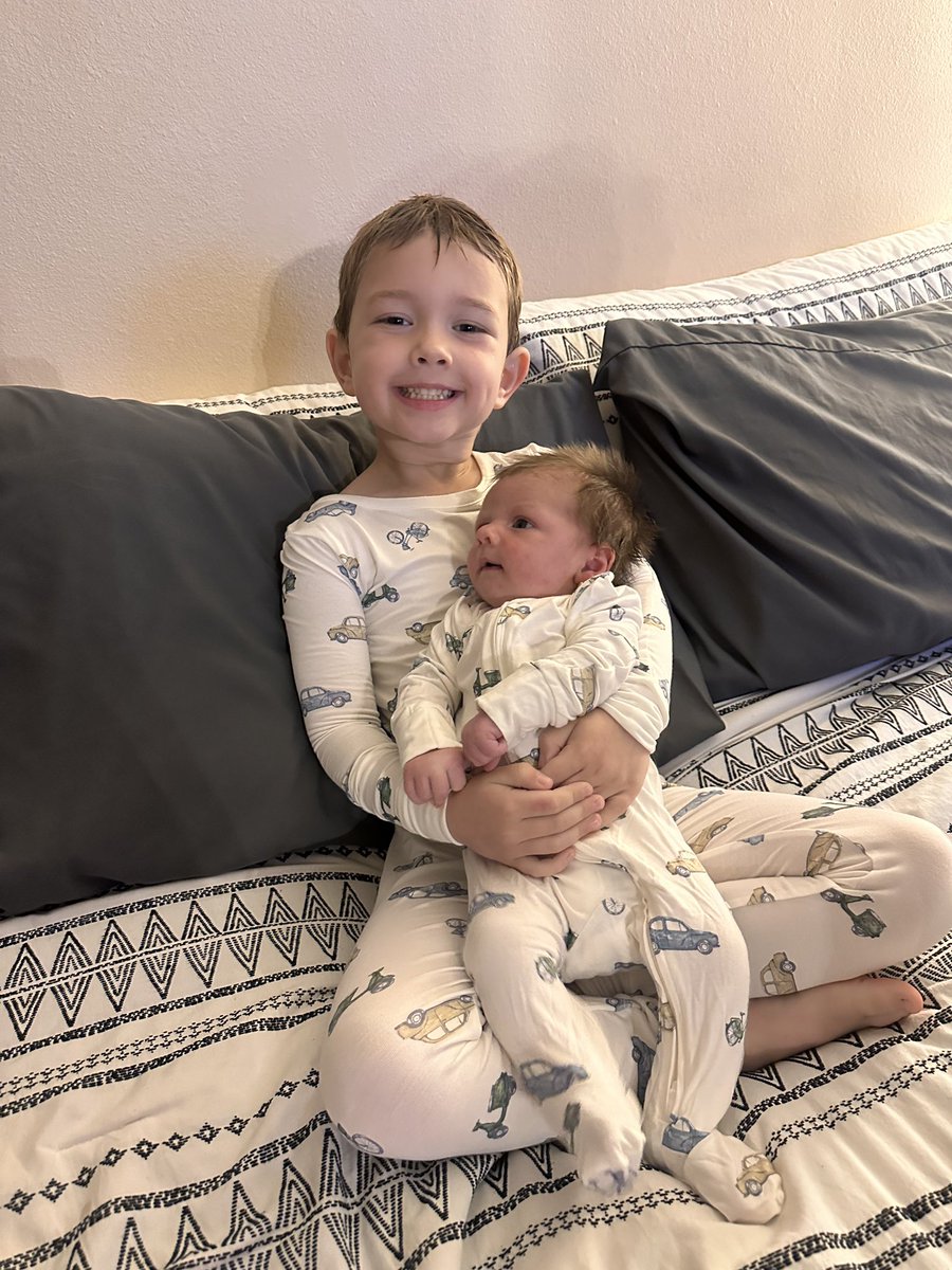 Kelly Parks 🌴🌺 tweet media