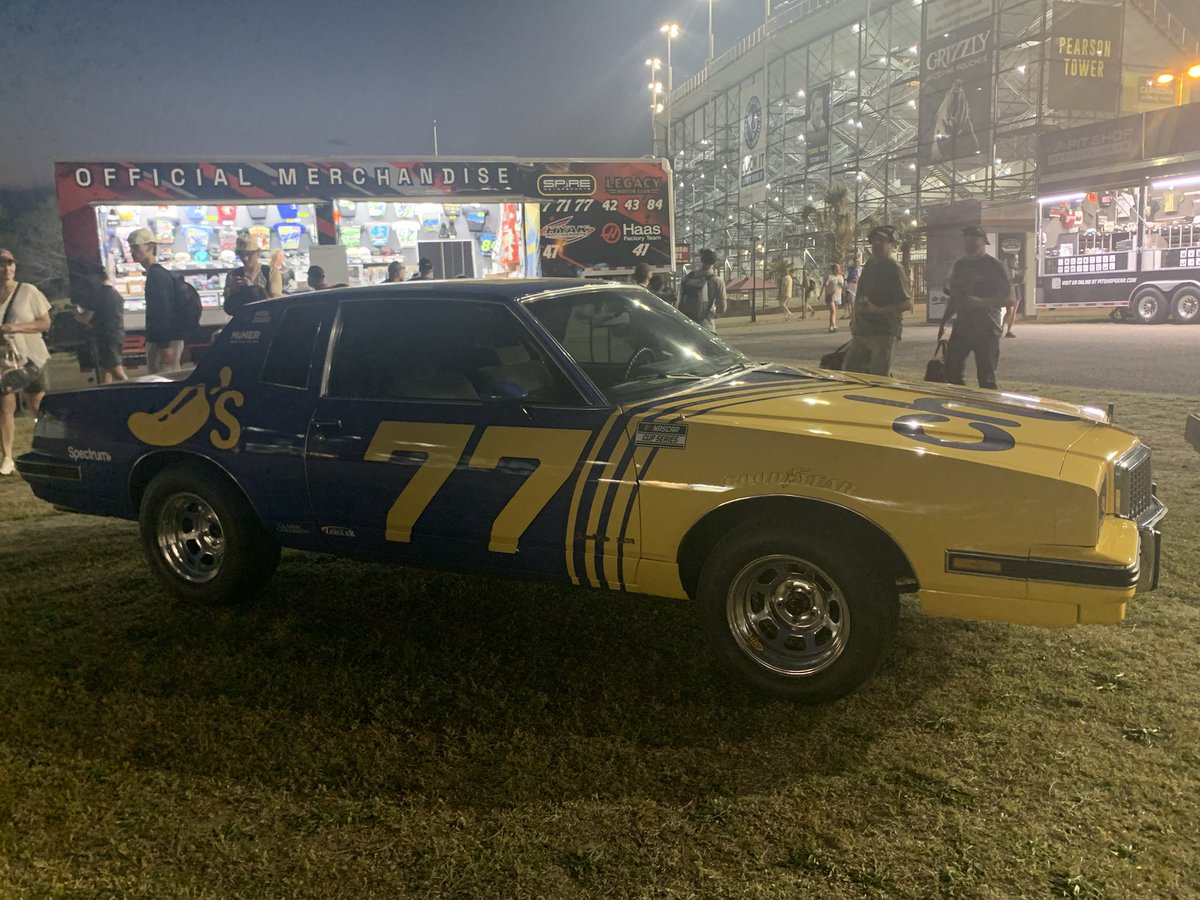 WiamWacing's tweet photo. @WhoisSkid Car has made it’s way to the beginning of the merchandise trucks. https://t.co/euEXDH1d8B