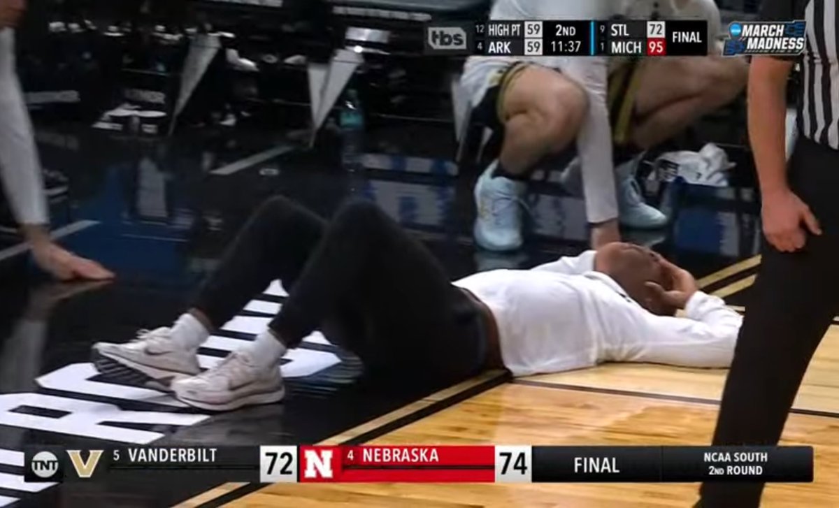 No Context College Basketball tweet media