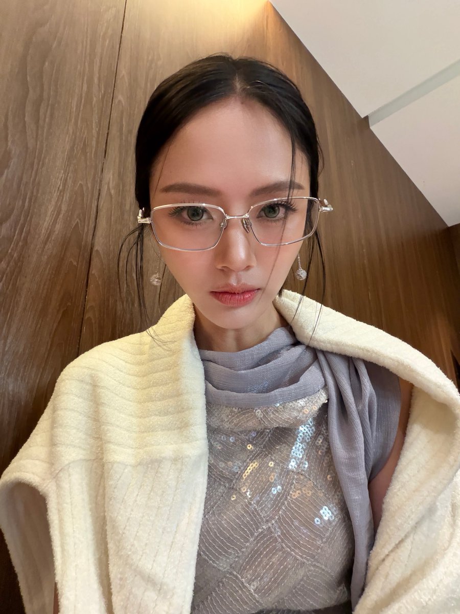 LMlookmhee tweet media