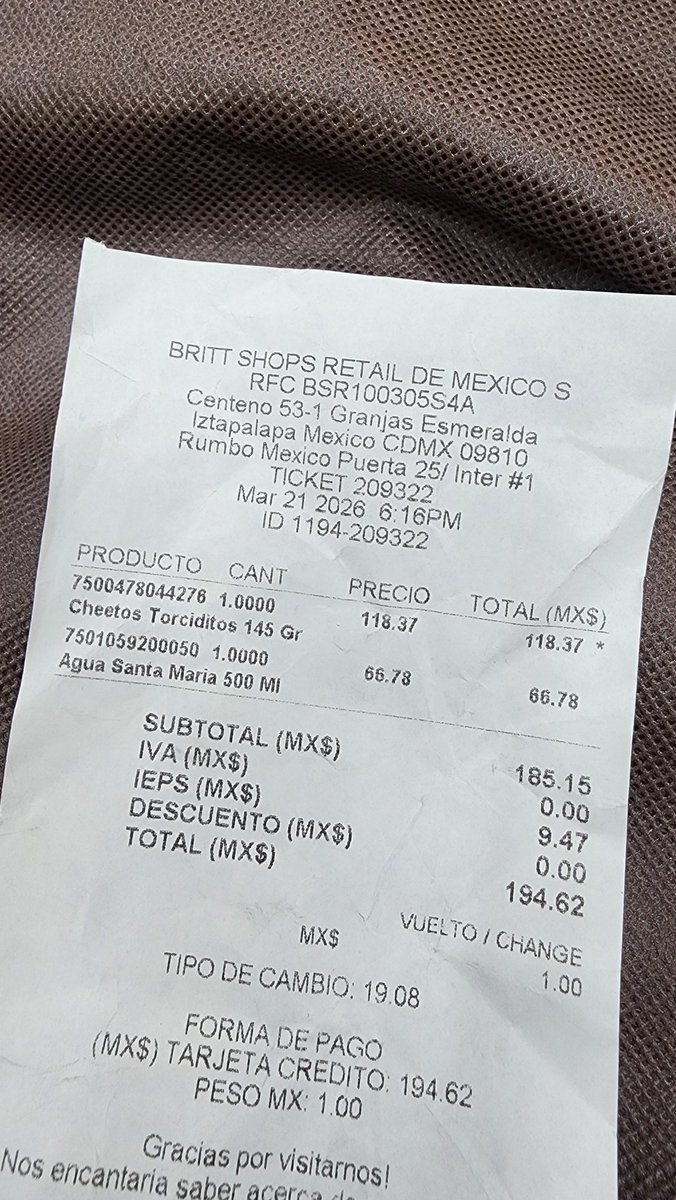 Se habla mucho de Uber y los taxistas del aeropuerto

¿Pero que onda con los precios de las tienditas? $118 por unos Cheetos y $67 por un agua de 500 ml

Pero el pendejo es uno por pagar eso!!!