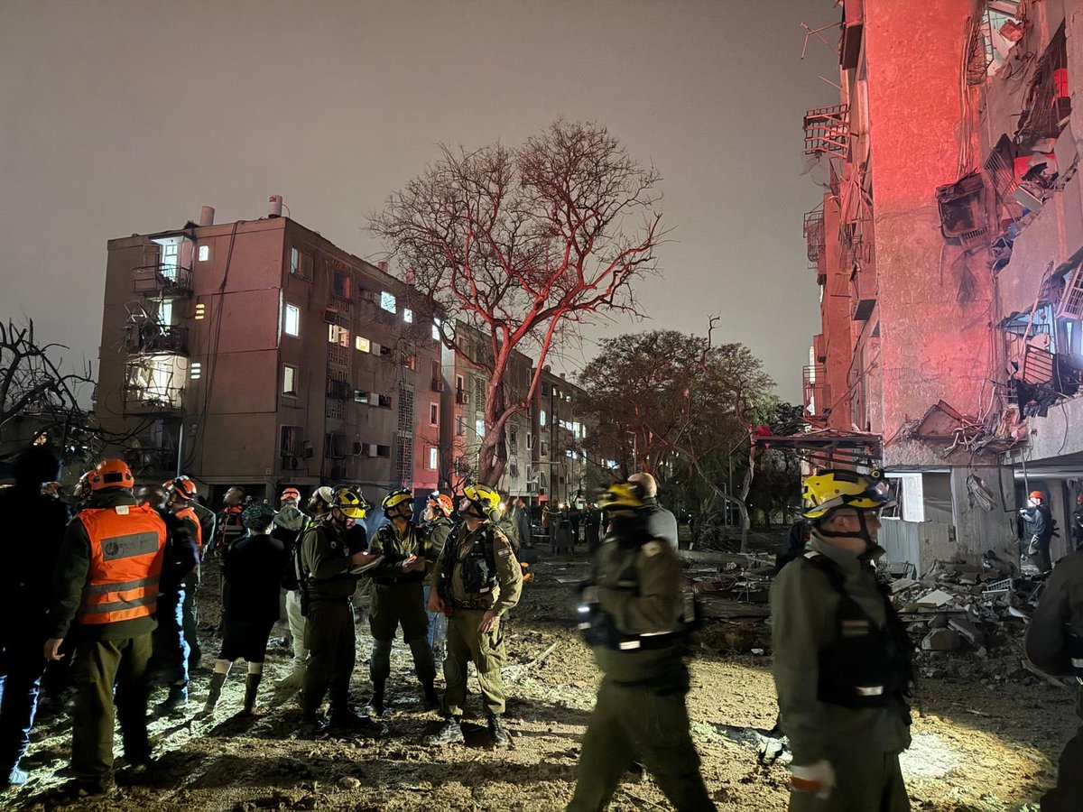 Ostrov_A's tweet image. ⚠️ Tonight, the Iranian regime unleashed a devastating hail of missiles on southern Israel, purposefully striking civilians in Arad and Dimona.

Over 100 people, including many children and elderly, inured.

This is a blatant war crime. Pure terrorism. Yet, world is silent!