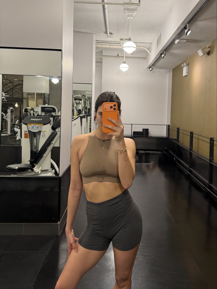 Alexa542442's tweet photo. Cardio on Saturday ✅💪🏻 https://t.co/wMdg1I7EkR