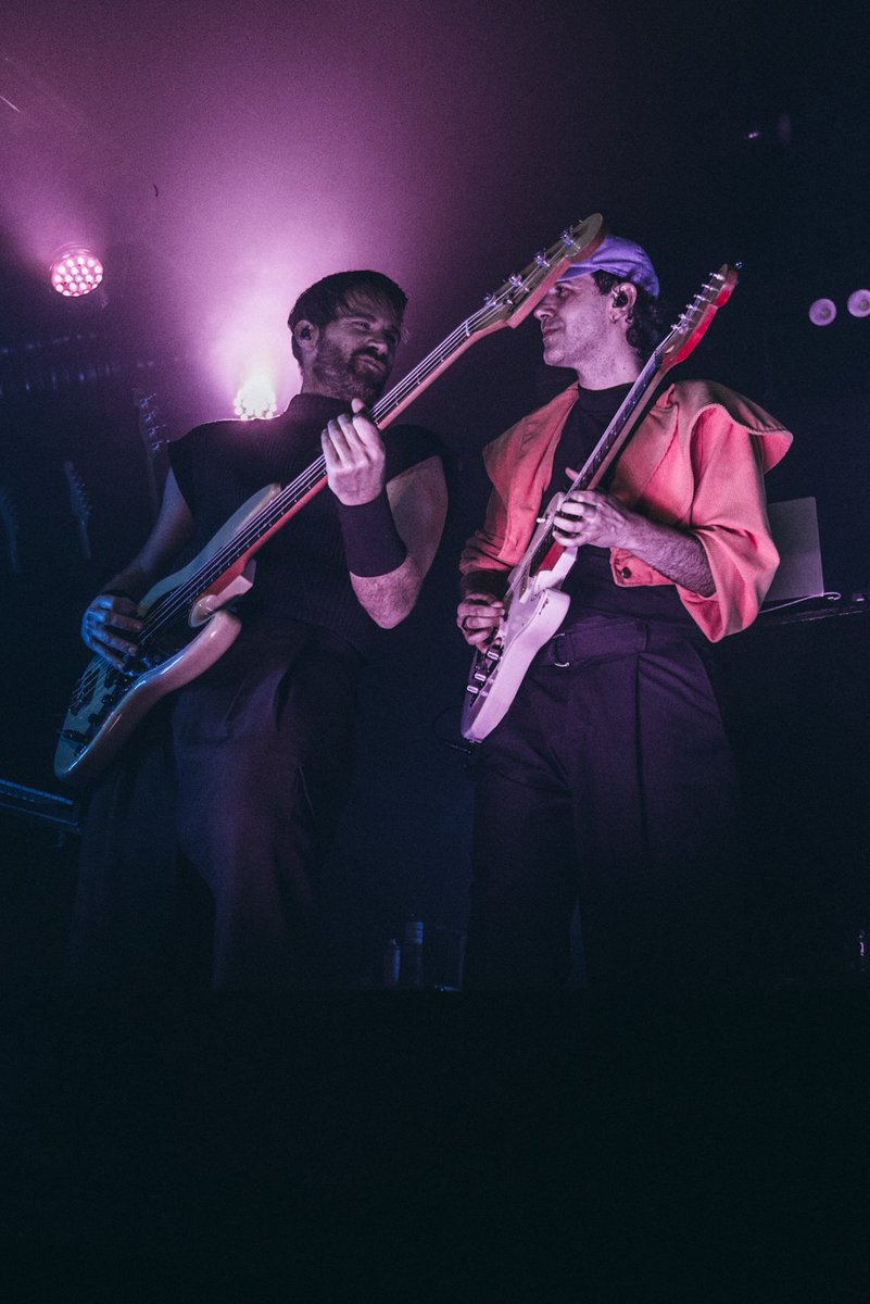 Crowding tweet media