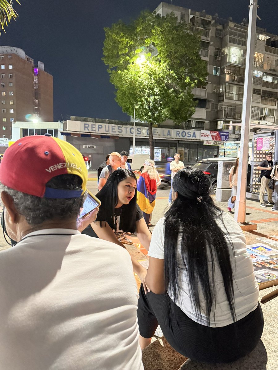 María Oropeza tweet media