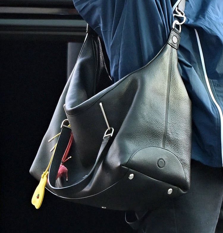 cocojm_0t7's tweet photo. Is this an unreleased Dior bag? I can’t find it anywhere on the website 😭 https://t.co/c2Q3TkzPGU