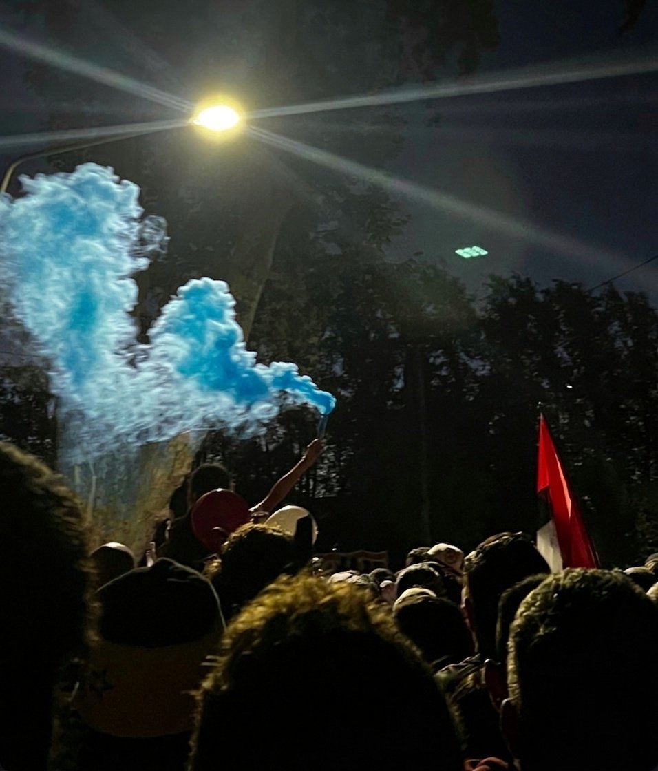 Quién fué el hdp que vendió una bengala celeste como si fuera roja a los de river? jajajja que pj