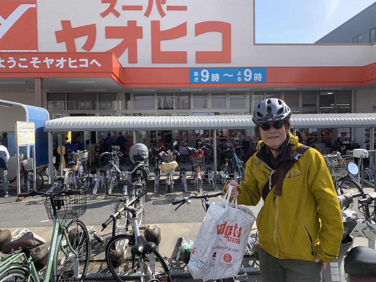 〈本日開催　マンションみどり緑化計画2〉
浅野幸治さんによるパエリア料理教室の買い出しに来ています。
本日3/22(日)12時以降6名集まり次第スタートします！(先着6名　参加費1000円)

浅野さんがスペインで買われたという本格的なパエリア鍋で調理します。