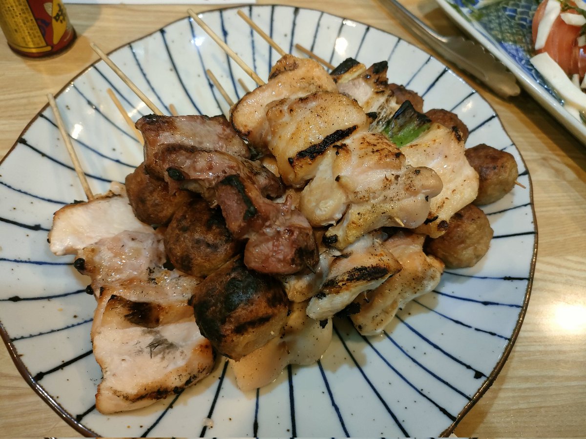 hiro_kutsukake's tweet photo. 昨夜は「鳥友倭らく」さんで。

大きい美味だれ焼き鳥ととんかつが美味しくガッツリ楽しみました🙏 https://t.co/vS1tSVKysU