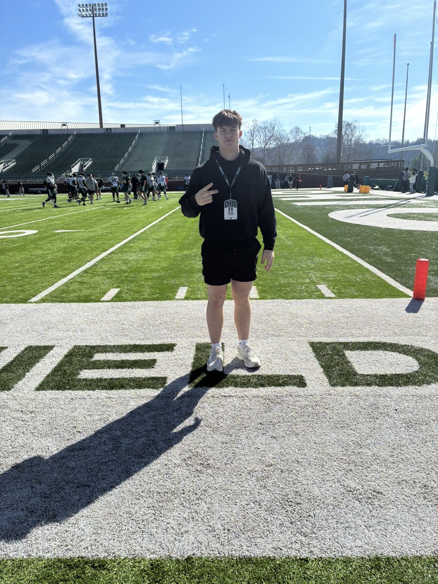 EthanMinks's tweet photo. Thank you for inviting me to visit today @OhioFootball!! @CoachJohnHauser @TREMAYNE_SCOTT @Coach_Mattix @PhelpsDLCoach @EzeObiora2 @CoachWright25 @HoundsCoachA https://t.co/2M5ra1CeNu