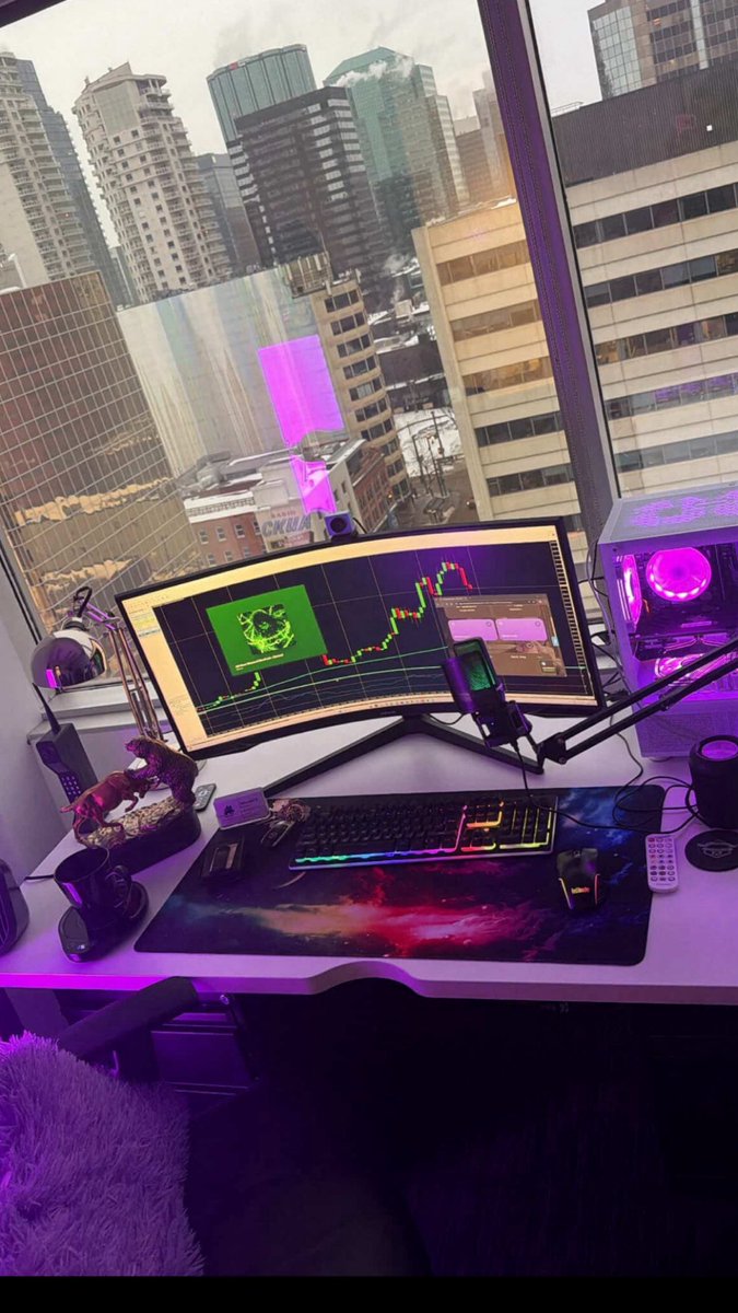 minoboomin's tweet photo. Always remember: if you want to be a successful investor or trader, stay far away from the crowd. The moment everyone starts shouting “BTC to the moon,” it’s time to get cautious. If you were already buying, make sure you secure your profits. And if your technical analysis lines up for a sell, there may be no better time to short it. I told the team to short it, and let’s just say it was the right move, we’re currently up 700+ pips.

“When your taxi driver starts giving you stock tips, the market top is probably near”.