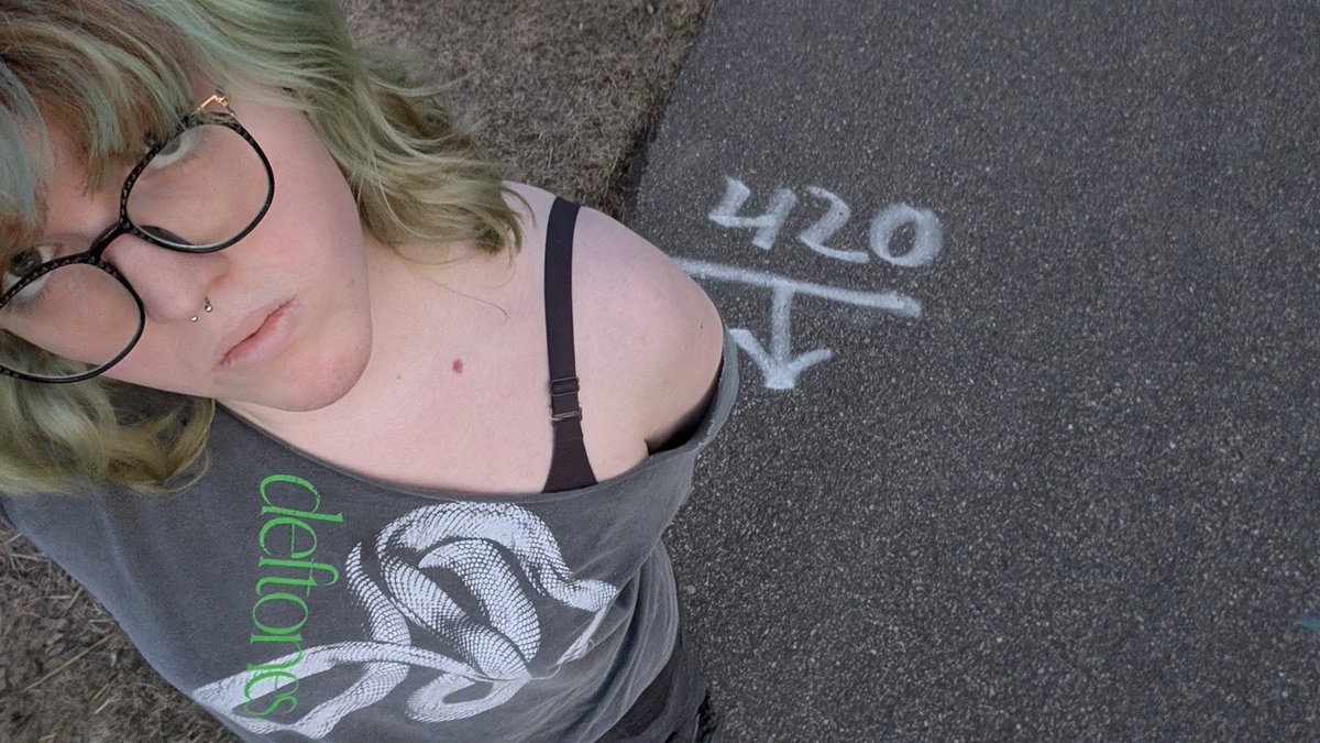 callie 🌑🕷️ tweet media