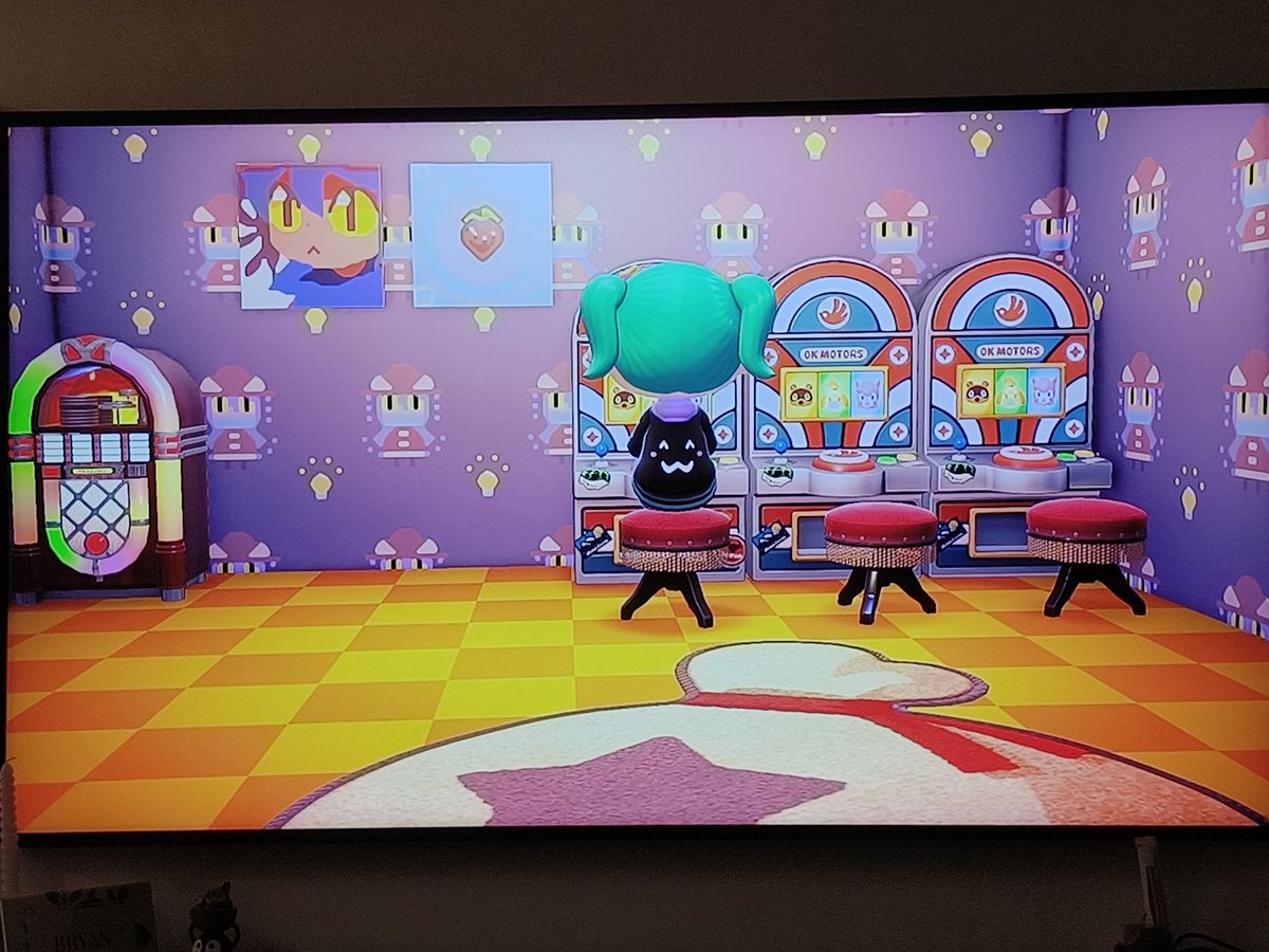 reader of yuri tweet media