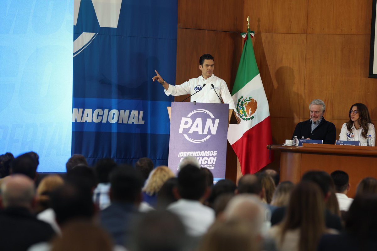 🔴#AHORA Jorge Romero, dirigente nacional del #PAN, anunció que luego de su relanzamiento, inicia el proceso para elegir a sus candidatos a 2027, Y EL GRAN ANUNCIO ES QUE EL 100 POR CIENTO DE SUS CANDIDATAS Y CANDIDATOS  SE DECIDIRÁ POR LA CIUDADANÍA

Vía David Galván de