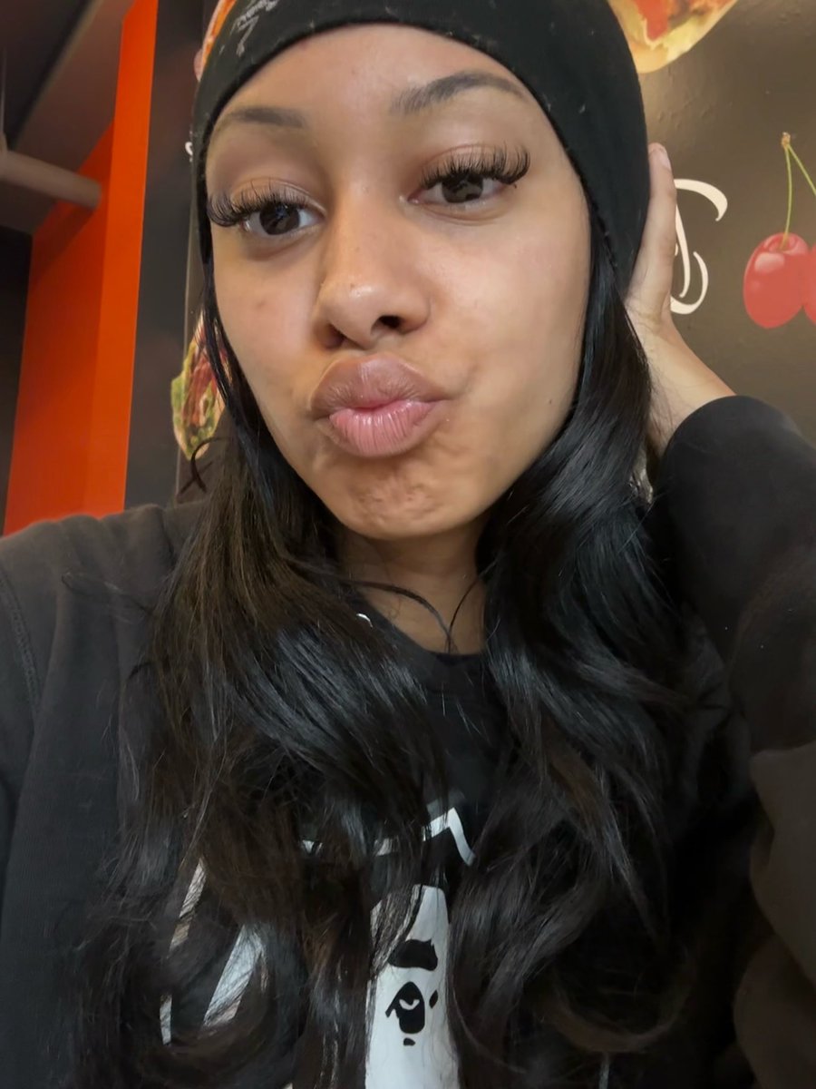 Mia (@mia4blew) on Twitter photo 