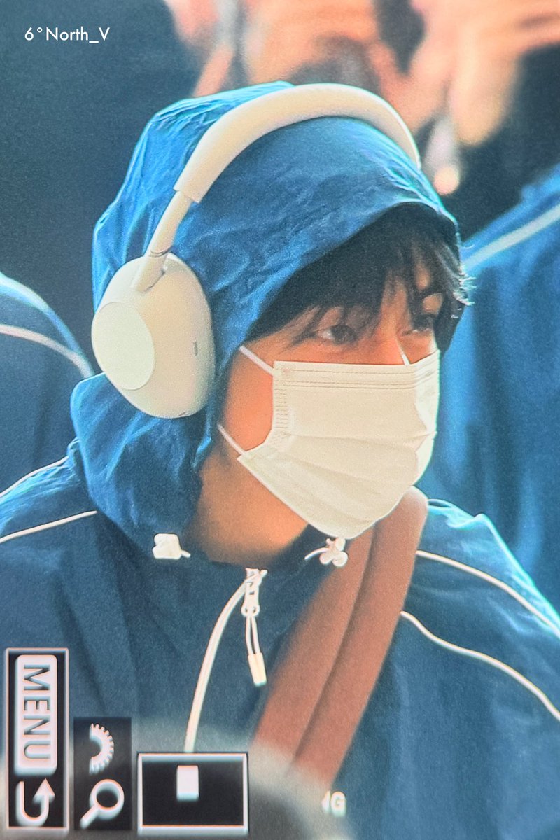 6 ° North_V tweet media