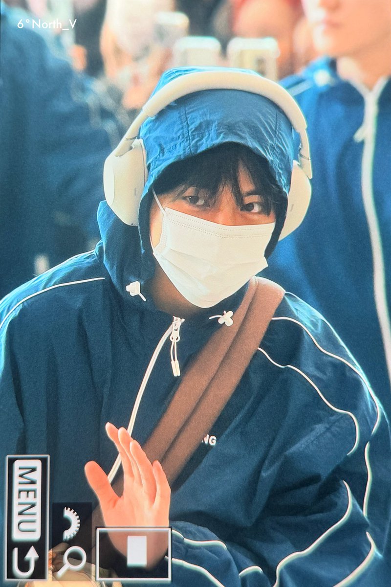 6 ° North_V tweet media