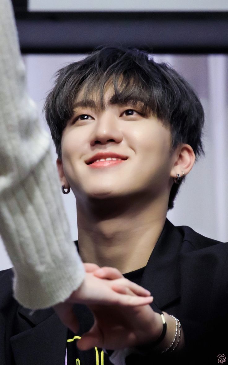 창빈이 눈 반짝여서 좋음