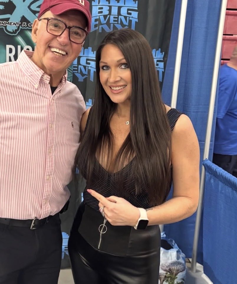 Female Locker Room tweet media