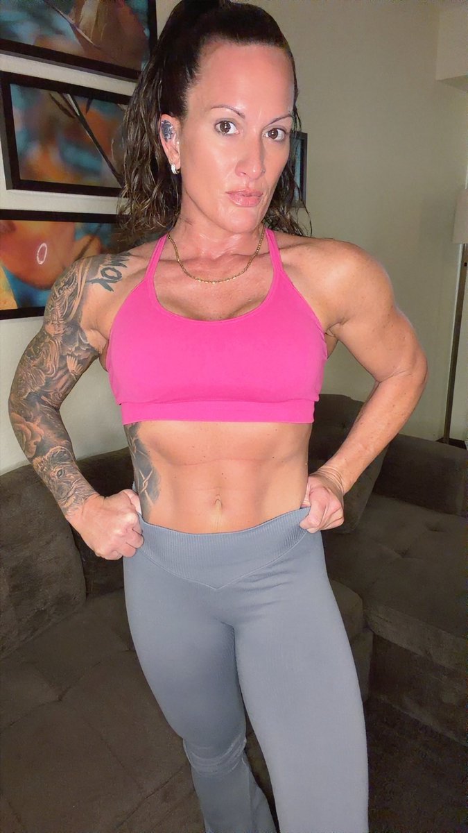 Tapered Physique ❤️Xbiz Miami ❤️Fetcon tweet media