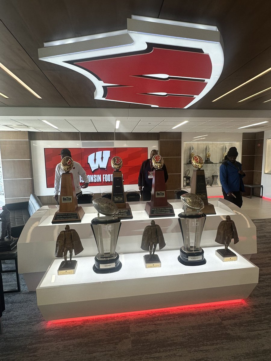 Evan Via tweet media