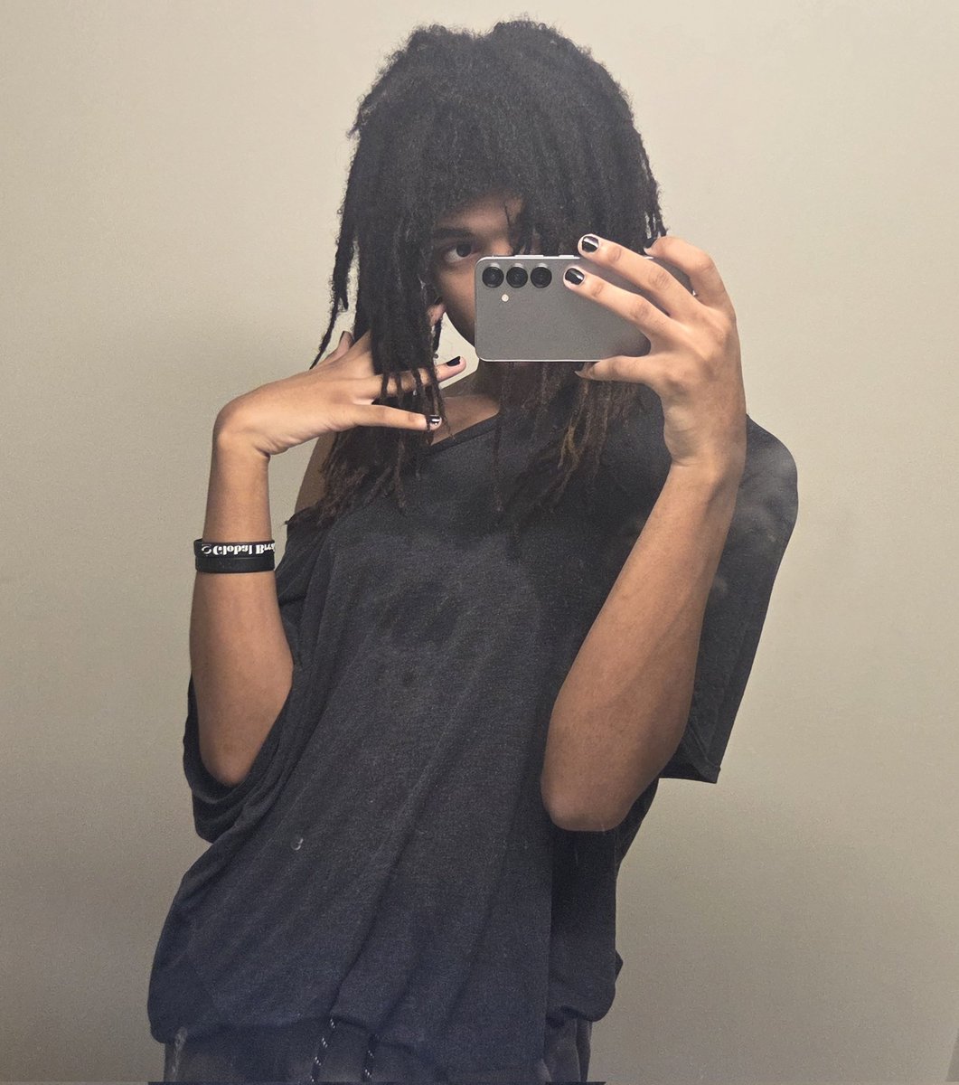 🦇 avenue tweet media