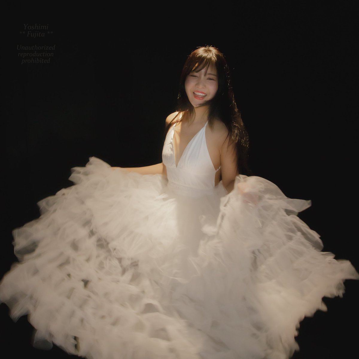 あずりな展@渋谷ルデコ、本日最終日！
作品は4階です。

何度でも書きますが、こんなハッピーなあずりなさんは展示では飾っていません。
（でも好き）

テーマは『カタルシス』。
慟哭から安らぎ、そして解放に至るまでの「過程」を6枚で展示しています。
17時までなのでお早めに‼️

#あずりな展2026