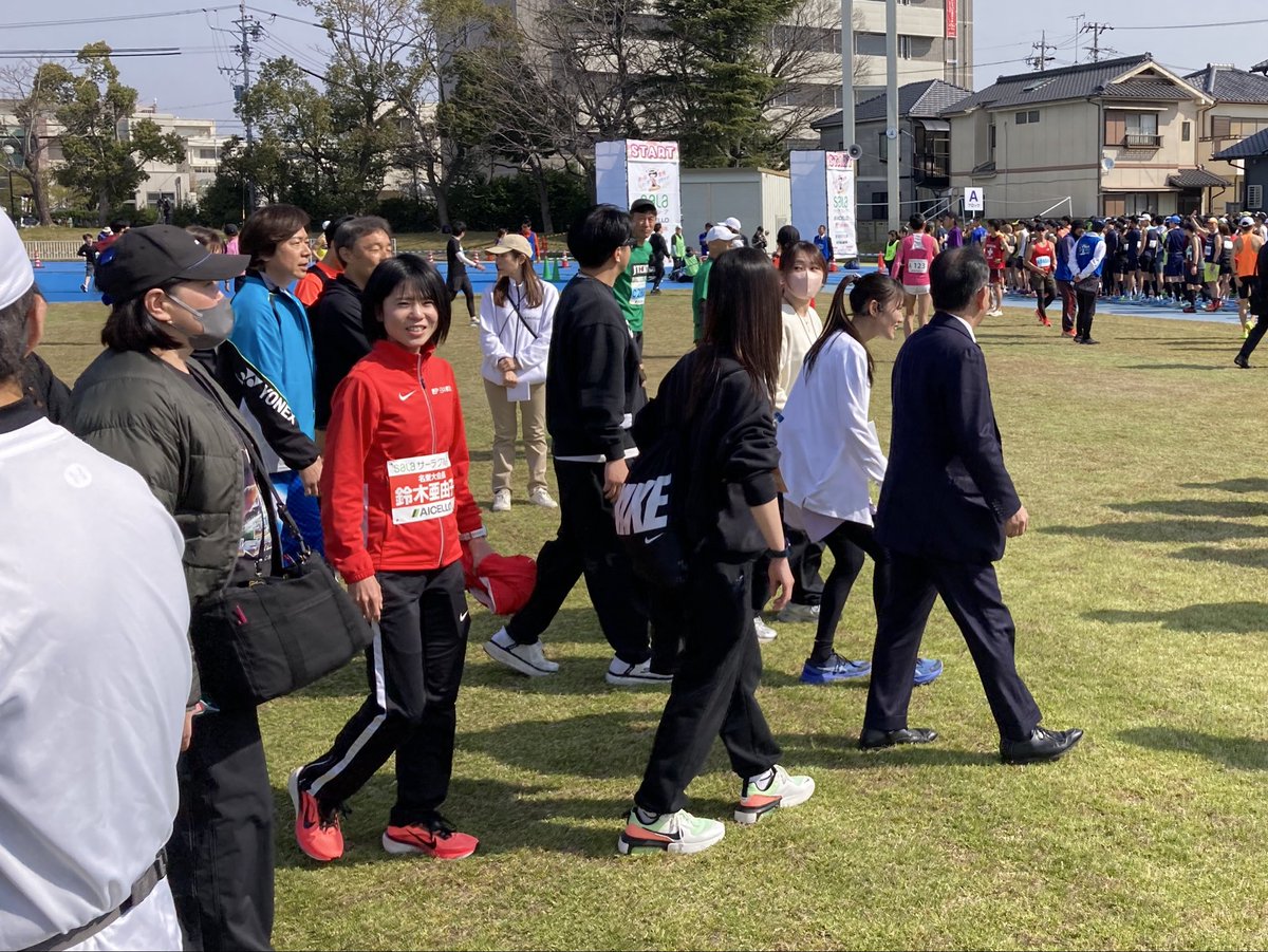豊橋ハーフマラソン
開会セレモニー開始

陽射しが暑いぞ🥵

#鈴木亜由子 さん
#猫背の
#高城れに さん
