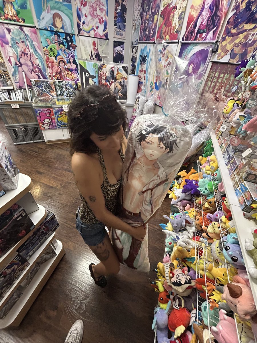 uncle female tweet media